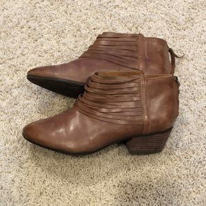Clarks brown leather ankle booties!